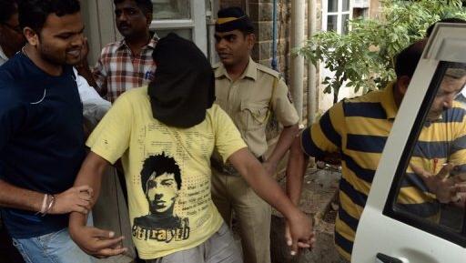 Índia Estupro Fotojornalista Mumbai / Polícia indiana leva à delegacia suspeito de ter estuprado fotógrafa em Mumbai, 25 de agosto de 2013