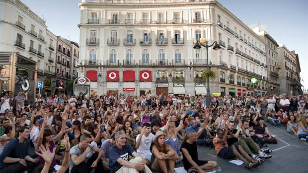 Indignados protestam contra desemprego e problemas financeiros em Madrid