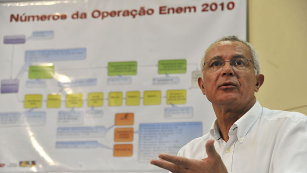 O presidente do Inep, José Joaquim Neto, durante a coletiva de imprensa sobre o Enem 2010