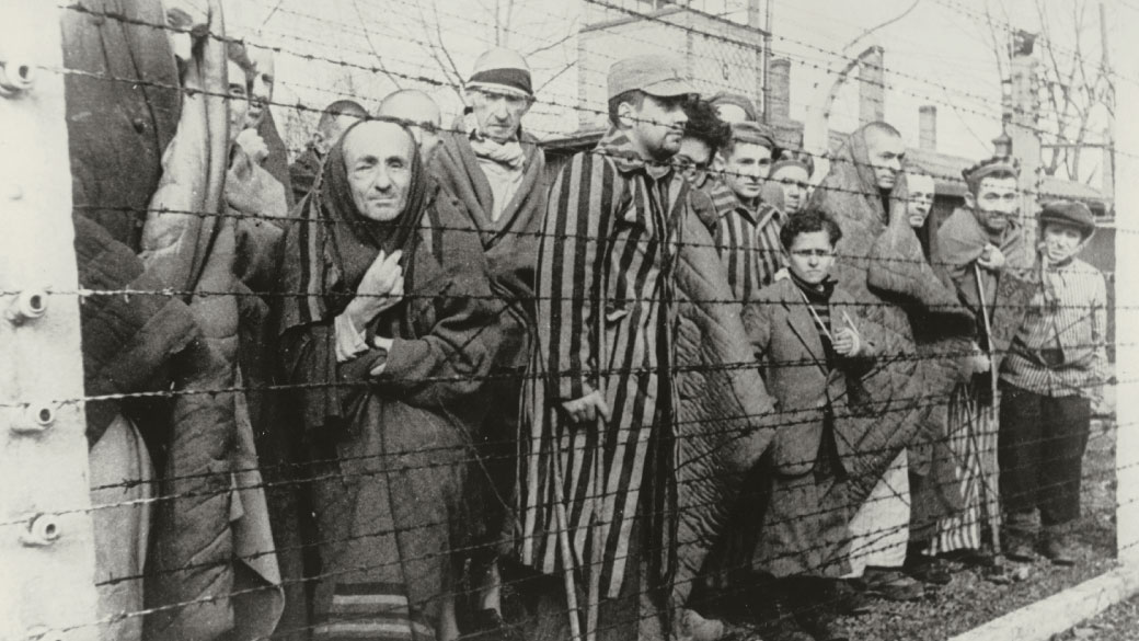 Prisoneiros em campo de concentração durante a II Guerra Mundial