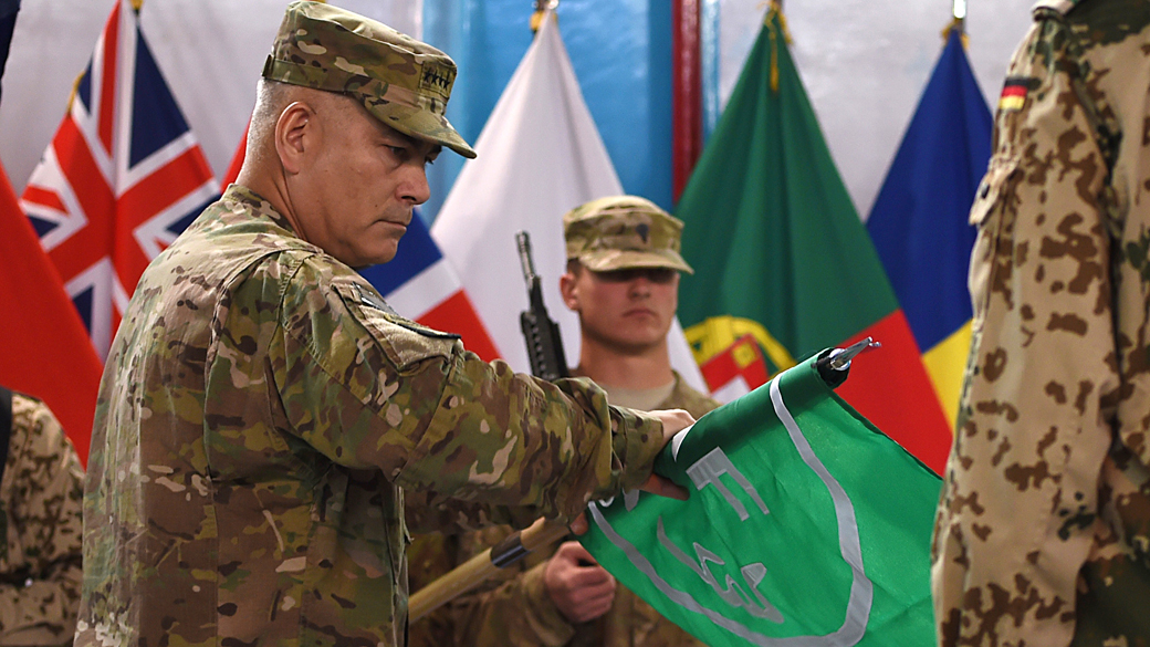 O general americano John Campbell, durante uma cerimônia que marca o fim da missão de combate da ISAF no Afeganistão
