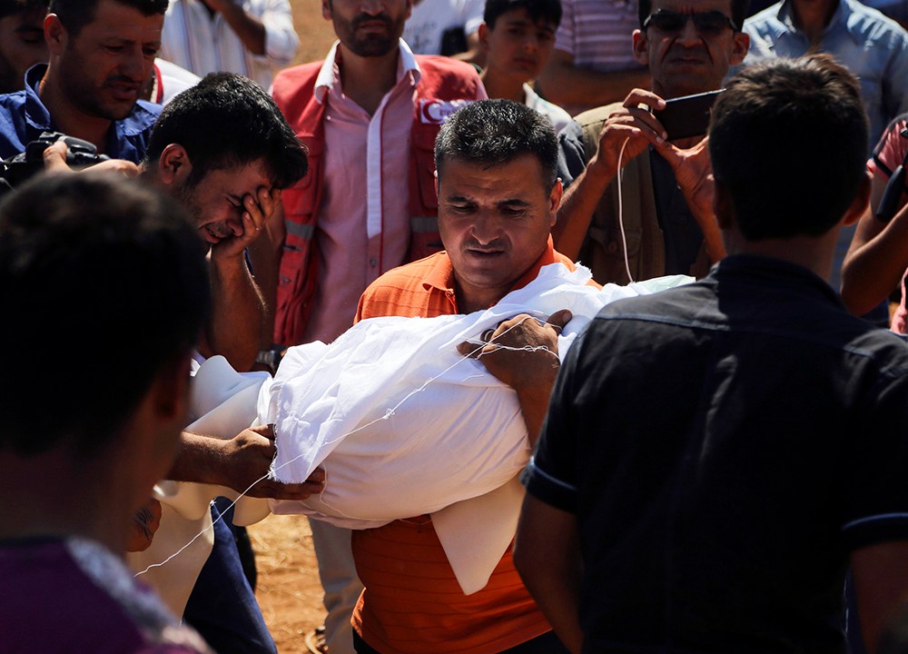 Funeral da família que morreu afogada ao tentar fugir da Síria