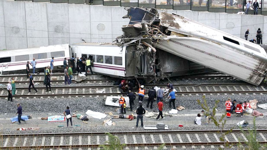 Descarrilamento de trem em Santiago de Compostela, Espanha, deixa dezenas de mortos