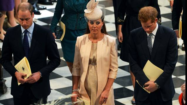 Príncipe William, o duque de Cambridge, Catherine, a duquesa de Cambridge e o príncipe Harry durante comemoração do 60 º aniversário da coroação da rainha Elizabeth II na Abadia de Westminster, em Londres