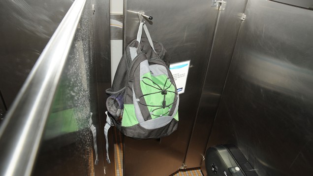 A mochila de Alexis Aaron foi encontrada em um dos banheiros do edifício
