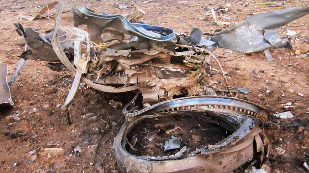 Destroços do voo AH5017 da Air Algérie no local da queda da aeronave, no Mali