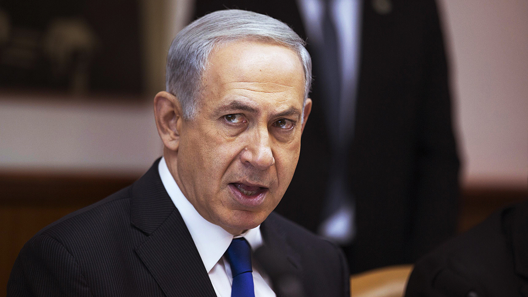 Primeiro-ministro de Israel, Benjamin Netanyahu, participa na reunião semanal em Jerusalém. Segundo relatório divulgado hoje, Israel vai construir um muro de segurança na fronteira com a Jordânia