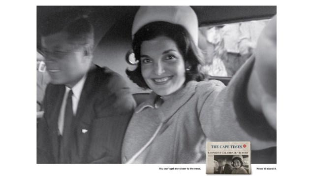 Jackie Kennedy faz selfie ao lado do ex-presidente americano John F. Kennedy Jackie Kennedy faz selfie ao lado do ex-presidente americano John F. Kennedy