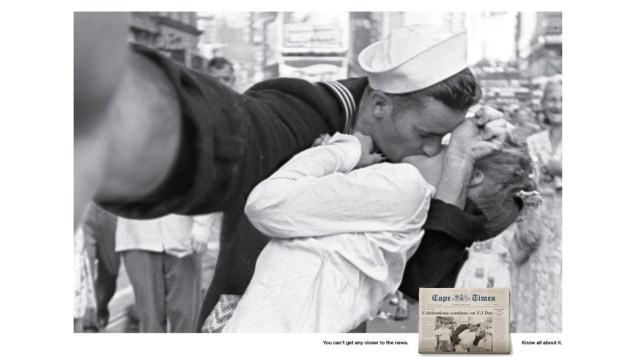 Selfie do histórico beijo entre um marinheiro e uma enfermeira após o fim da Segunda Guerra Mundial