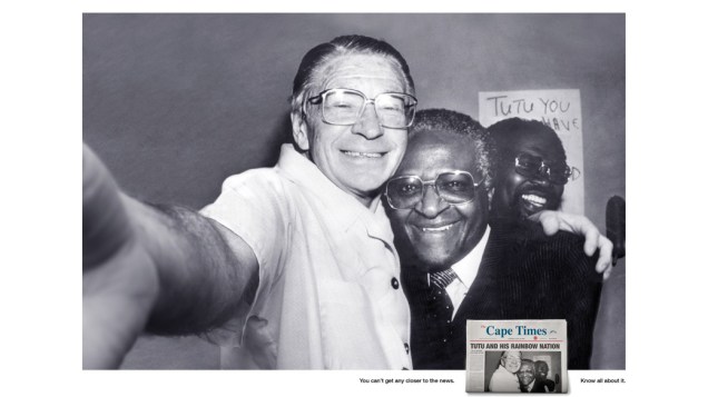 O encontro histórico transformado em selfie entre os religiosos sul-africanos Beyers Naudé e Desmond Tutu