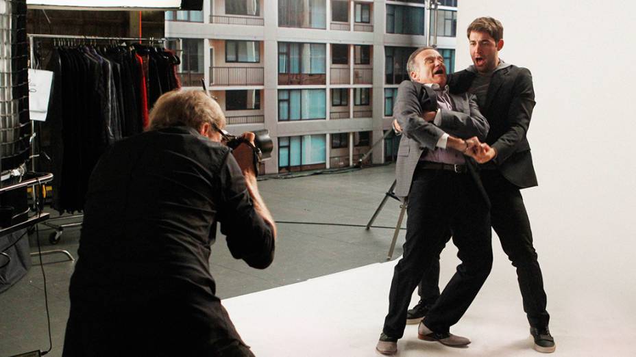 Robin Williams grava a série The Crazy Ones com o ator James Wolk
