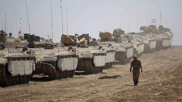Exército israelense retoma ofensiva na fronteira com a Faixa de Gaza após fim da trégua humanitária - 27/07/2014