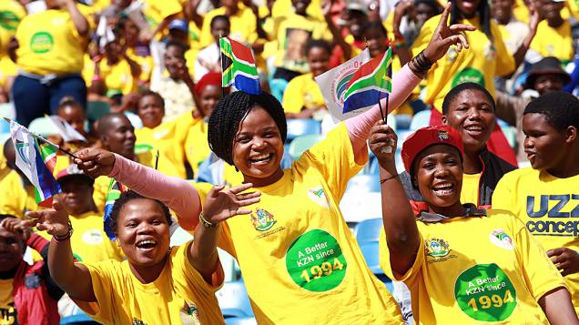 Sul-africanos celebram o aniversário de vinte anos da democracia e da primeira eleição interracial