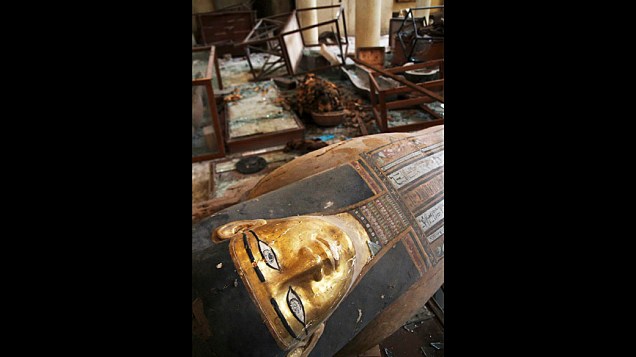 Objetos faraônicos quebrados no museu de antiguidades na cidade de Malawi no Egito