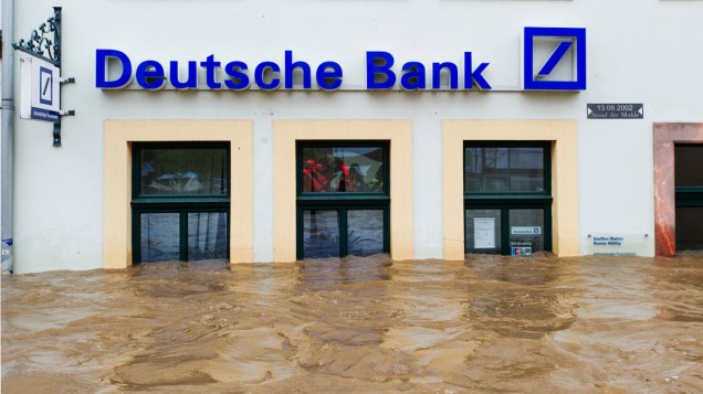Banco fica alagado, após a chuva que atingiu a Alemanha
