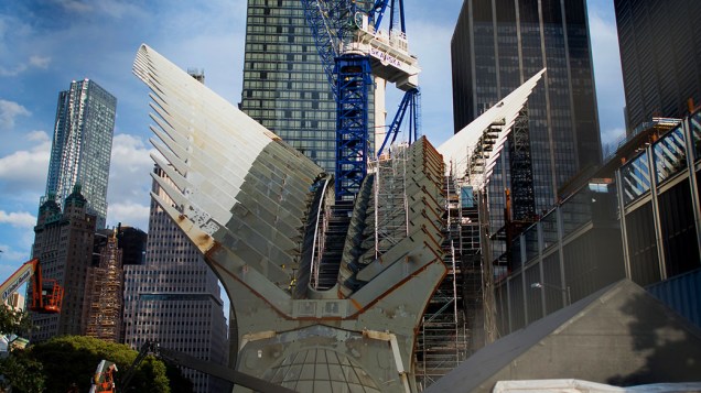 WTC Transportation Hub, em Nova York. Foi projetada pelo arquiteto Santiago Calatrava e deve ser completada em 2015