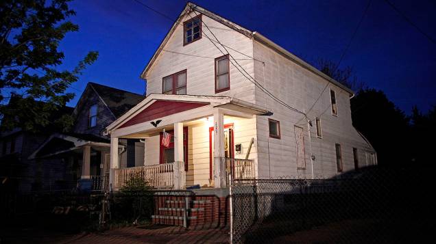 Casa onde três mulheres que tinham desaparecido quando adolescentes há aproximadamente dez anos, e foram encontradas nesta terça em Cleveland, Ohio