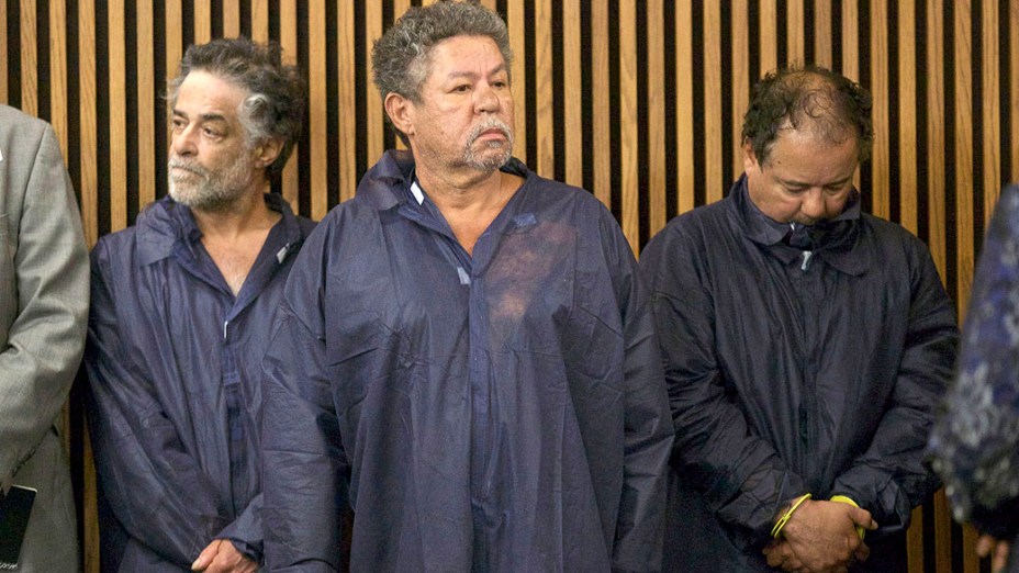 Ariel Castro, Pedro Castro e Onil Castro no tribunal de Cleveland, Ohio. Os irmãos são acusados de sequestrarem três meninas, nos Estados Unidos