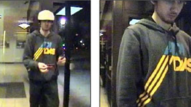  <br><br>  Imagem de uma câmera de segurança mostra Dzhokhar Tsarnaev em um posto do Bank of America em Watertown