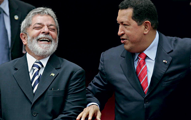O FAROL DO PETISMO - O caudilho morto (ao lado, com Lula) será o principal cabo eleitoral da campanha de seu sucessor