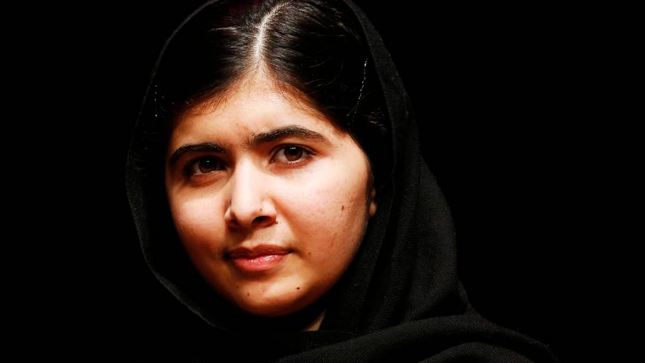 Malala Yousafzai, paquistanesa que foi baleada na cabeça pelo Talibã por defender a educação das meninas no país, durante lançamento do seu livro de memórias, "Eu sou Malala", em Londres
