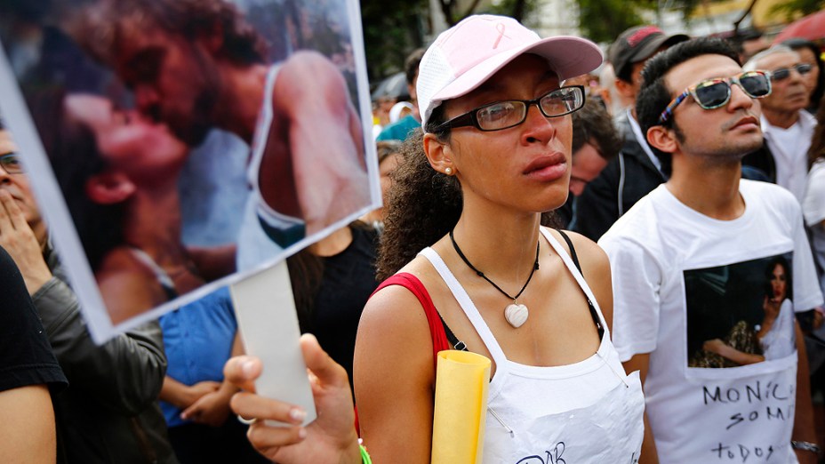 Em Caracas, manifestantes protestam contra criminalidade depois do assassinato da ex-miss Venezuela Mónica Spear