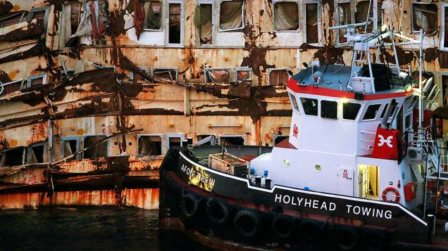 Navio Costa Concordia naufragado em 2012, na costa da ilha Giglio, na Itália