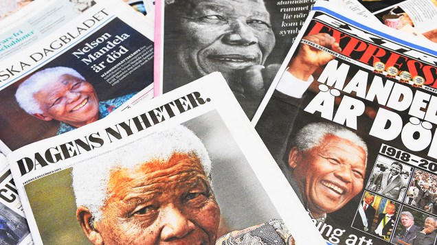 Capas dos jornais suecos retratam morte de Nelson Mandela, em Estocolmo