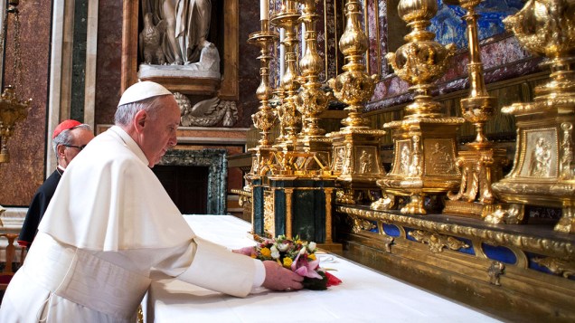 Papa Francisco faz orações na Basílica de Santa Maria Maggiore, em Roma em seu primeiro dia de pontificado