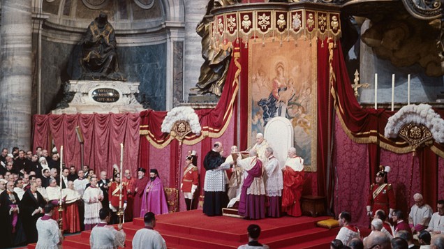 1960 - Papa João XXIII durante cerimônia na Basílica de São Pedro, no Vaticano