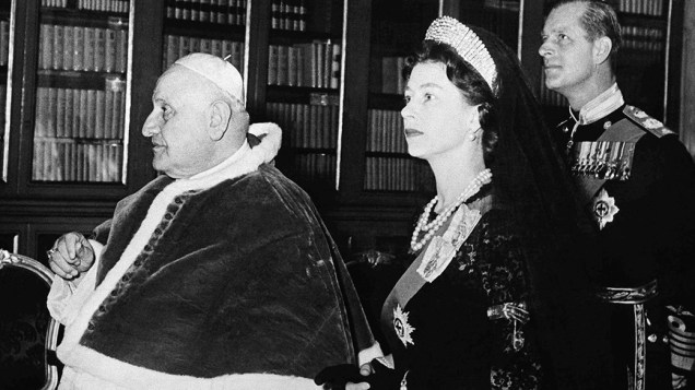 1961 - Papa João XXIII recebe a Rainha Elizabeth II e o príncipe Philip em audiência no Vaticano
