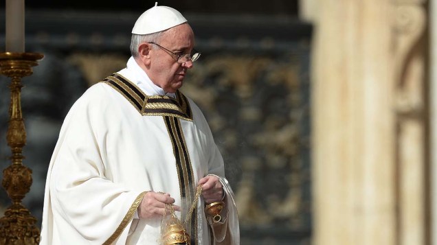 Papa Francisco caminha para o altar durante a missa de entronização, no Vaticano