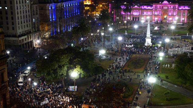 Manifestantes fazem "panelaço" contra as políticas do governo da presidente Cristina Kirchner às vésperas das eleições primárias na Argentina