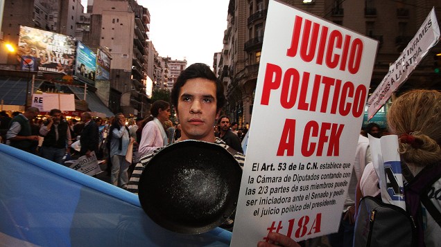 Protesto organizado pelas redes sociais reúne multidão nas ruas de Buenos Aires contra o governo de Cristina Kirchner