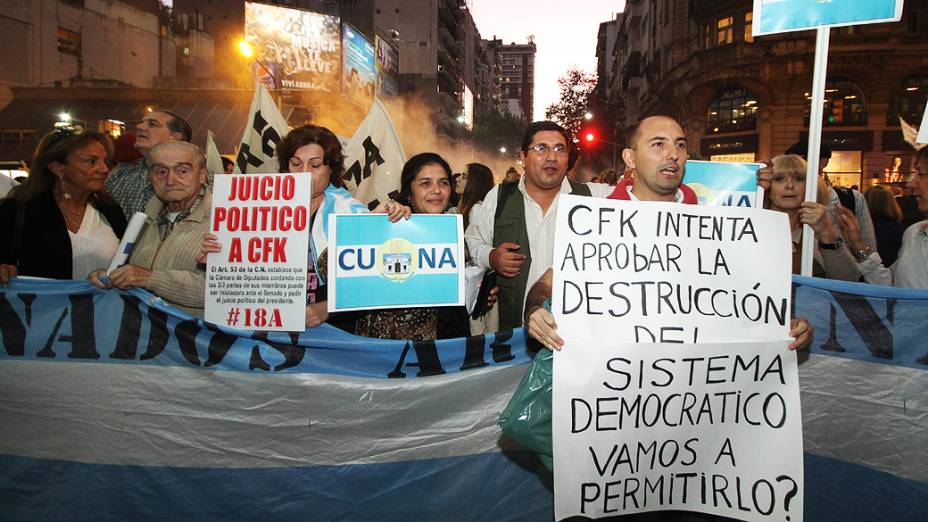 Manifestantes protestam contra o governo de Cristina Kirchner