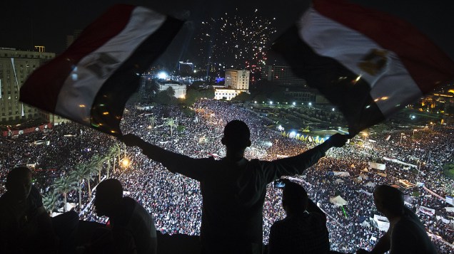 Manifestantes durante comício na praça Tahrir, no Cairo, em 26/07/2013