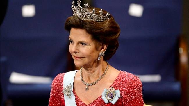 Rainha Silvia da Suécia durante a cerimônia do prêmio Nobel de 2013, em Estocolmo