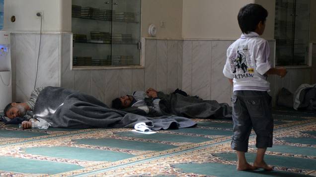 Sobreviventes de um suposto ataque com gás dentro de uma mesquita no bairro Duma em Damasco, ativistas sírios acusaram as forças do presidente Bashar al-Assad do ataque, em 21/08/2013