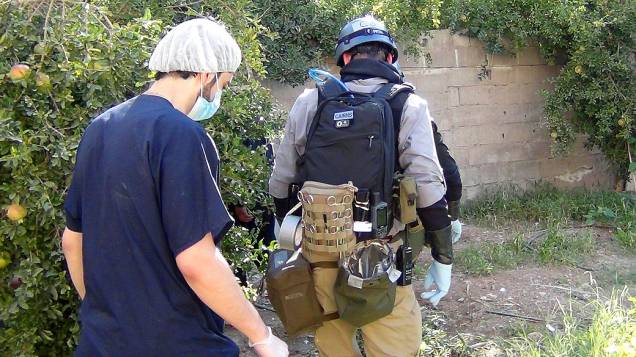 Especialista em armas químicas da ONU reúne provas em um dos locais do suposto ataque com gás venenoso no subúrbio de Damasco - (26/08/2013)