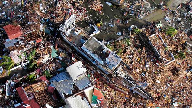 Imagem aérea da cidade de Tacloban, nas Filipinas