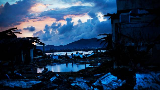 Cenário é de terra arrasada em Tacloban, nas Filipinas