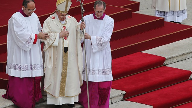 Papa Francisco presidiu a celebração em que a Igreja Católica oficializou a canonização dos papas João Paulo II e João XXIII