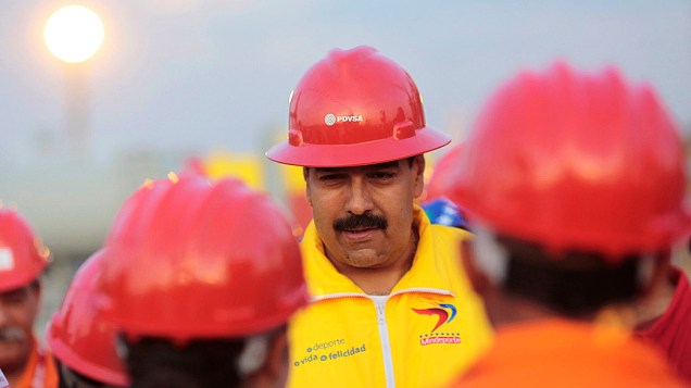 Nicolás Maduro, presidente interino da Venezuela, visita trabalhadores do setor de petróleo no porto de Guaraguao, estado de Anzoategui, em 20/03/2013