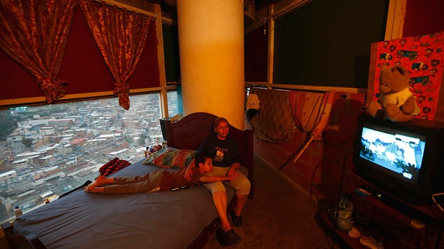 A vida no interior da Torre de Davi um arranha-céus abandonado em Caracas que se tornou moradia de dezenas de famílias pobres