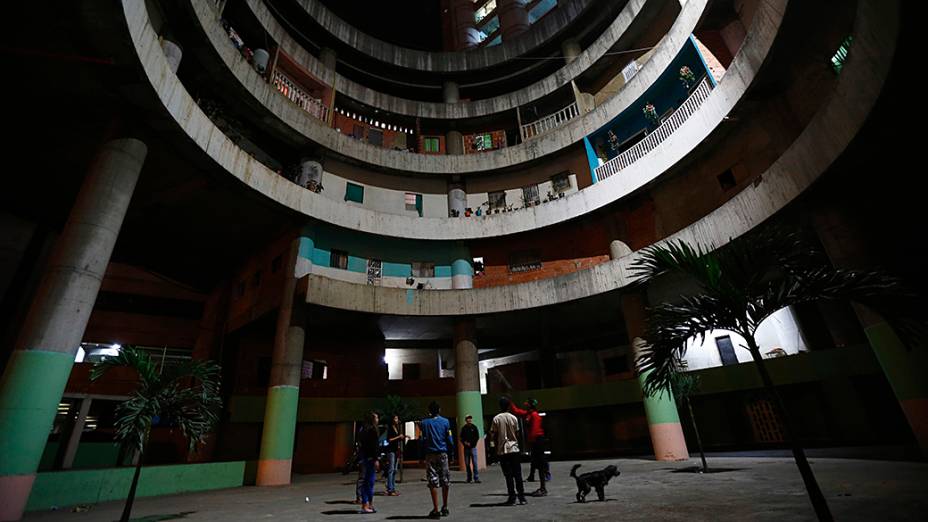 A vida no interior da Torre de Davi um arranha-céus abandonado em Caracas que se tornou moradia de dezenas de famílias pobres