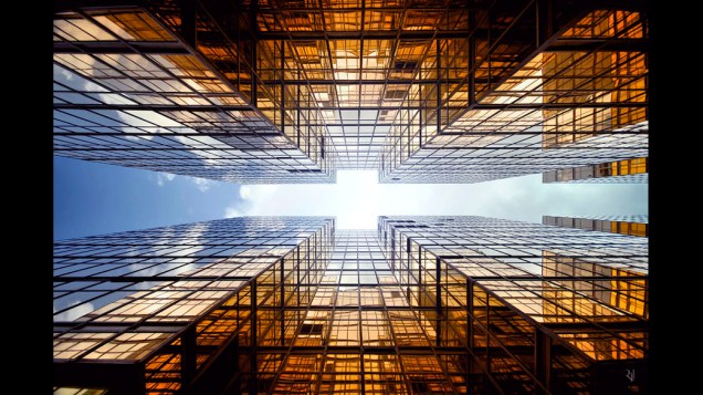 Foto integrante do livro Vertical Horizon publicado pela Asian One sobre os prédios de Hong Kong, considerada umas das cidades mais verticais do mundo