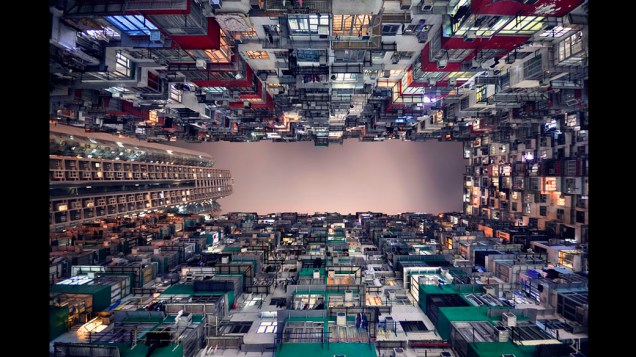 Foto integrante do livro Vertical Horizon publicado pela Asian One sobre os prédios de Hong Kong. Devido ao seu espaço limitado Hong Kong é considerada uma das cidades mais verticais do mundo