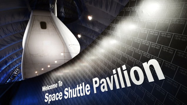<p>O ônibus espacial Enterprise ocupa o Space Shuttle Pavillion durante exposição no Intrepid Sea, Air & Space Museum em Nova York</p>