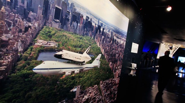 <p>Foto que ilustra o trajaeto do ônibus espacial Enterprise até o Intrepid Sea, Air and Space Museum em Nova York</p>