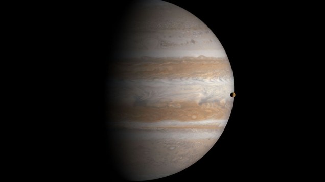 Lua Io e o planeta Júpiter. Imagens da sonda Cassini, de janeiro de 2001.